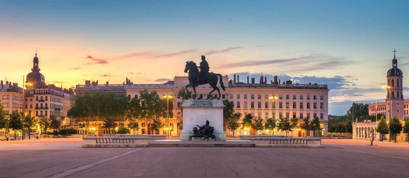 EXCURSION EN CAR A LYON  MERCREDI 21 JUIN